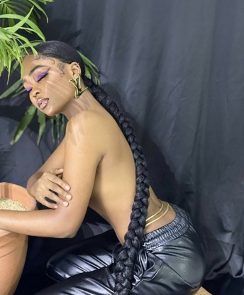 Жгучая красотка приглашает в гости для головокружительных приключений и страстных объятий. Со мной ты откроешь новые грани удовольствия! 1332, 20 лет